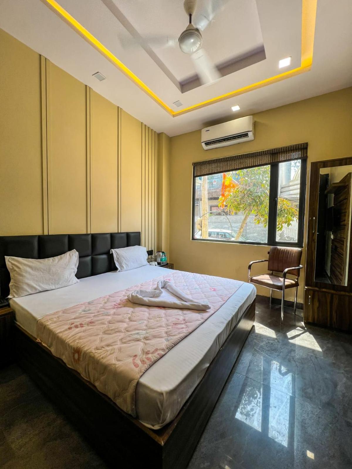 Gsm Hotel Вриндавана Экстерьер фото