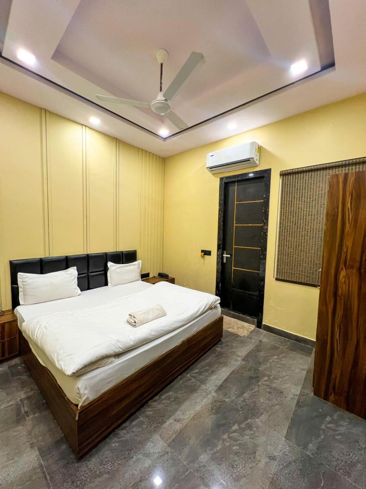 Gsm Hotel Вриндавана Экстерьер фото