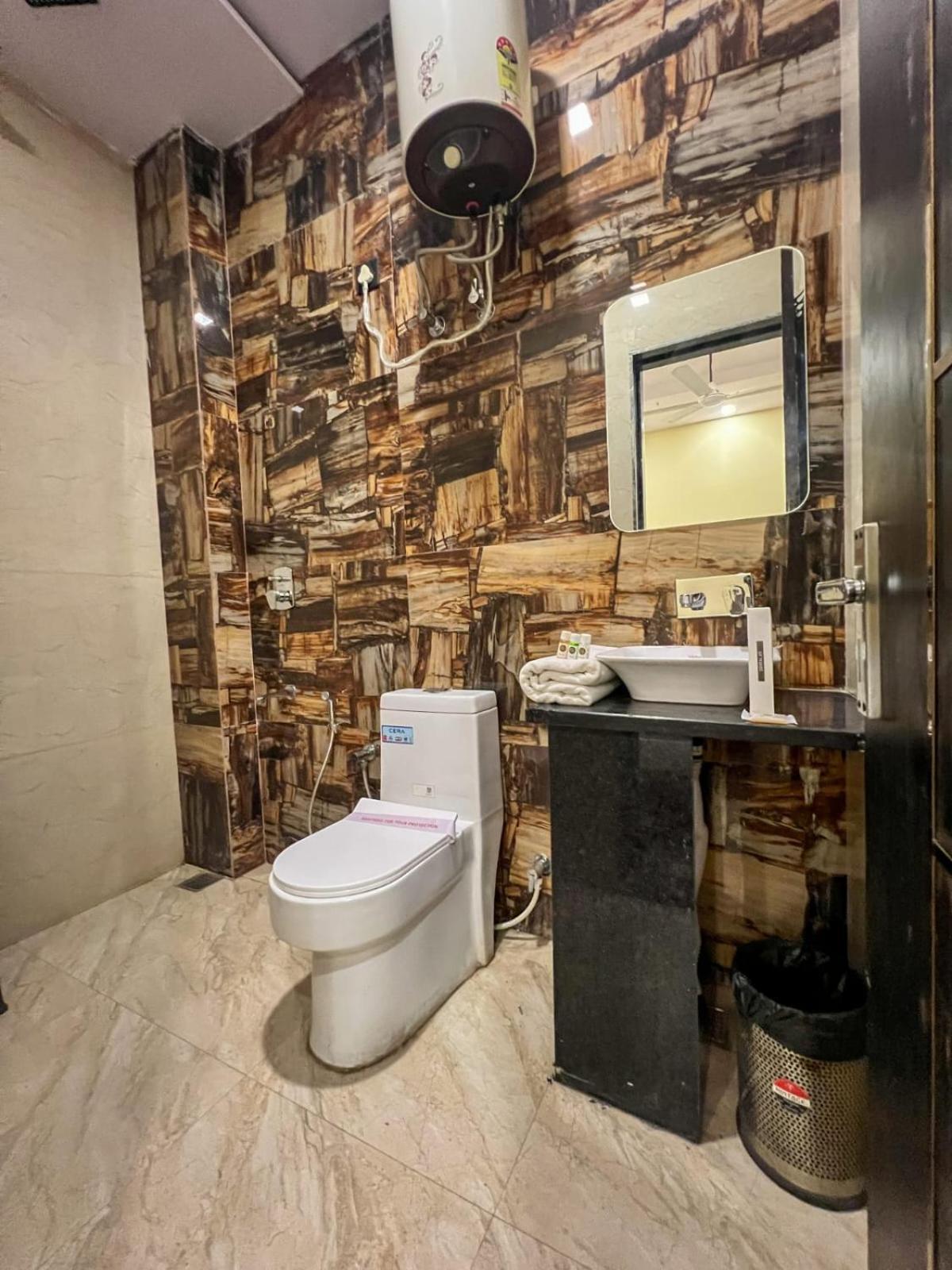 Gsm Hotel Вриндавана Экстерьер фото